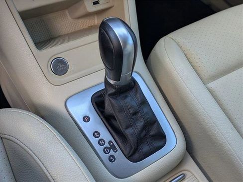 Used 2016 Volkswagen Tiguan S image 14