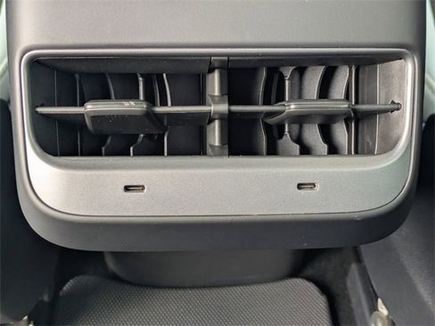 Used 2022 Tesla Model 3 Performance image 13