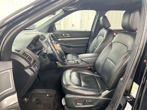 Used 2018 Ford Explorer XLT w/ Equipment Group 202A image 18