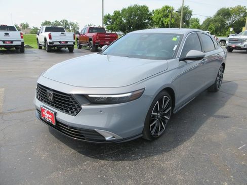 Used 2025 Honda Accord Touring image 9