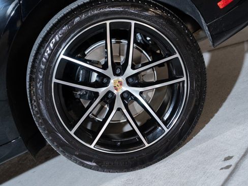 Used 2026 Porsche Macan AWD/4WD image 11