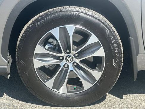 Used 2025 Toyota Highlander XLE image 28