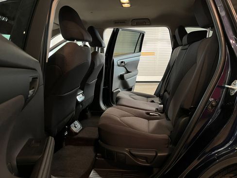 Used 2025 Toyota Highlander LE FWD image 27