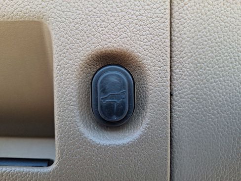 Used 2020 Cadillac Escalade Platinum image 32