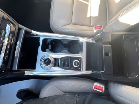 Used 2020 Ford Explorer XLT w/ Equipment Group 202A image 13