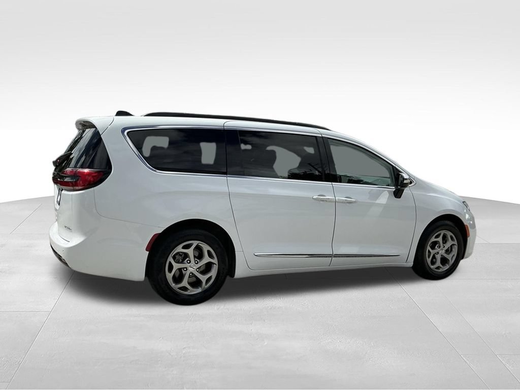 Used 2023 Chrysler Pacifica Limited FWD image 9