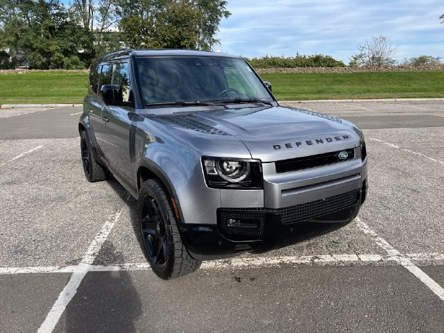Used 2024 Land Rover Defender 110 X-Dynamic SE AWD/4WD image 2