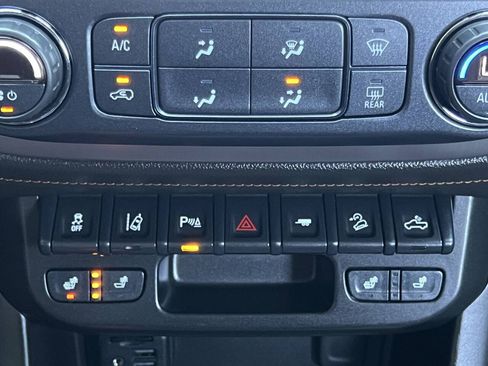 Used 2021 GMC Canyon AT4 w/ Driver Alert Package AWD/4WD image 31