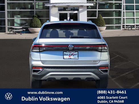 New 2025 Volkswagen Taos SE image 5