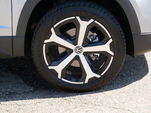 Certified 2025 Volkswagen Taos SEL AWD/4WD image 9