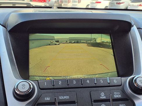 Used 2017 Chevrolet Equinox LT w/ Driver Confidence Package II image 9