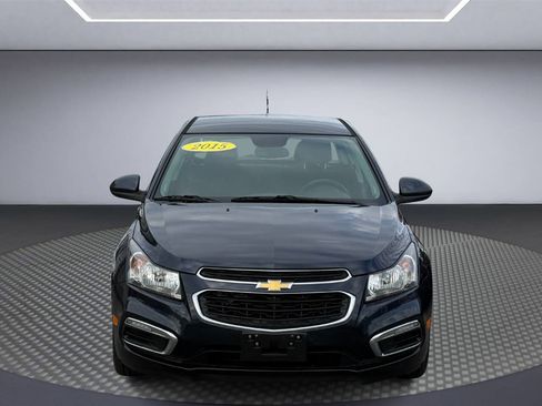 Used 2015 Chevrolet Cruze LT w/ Technology Package image 2