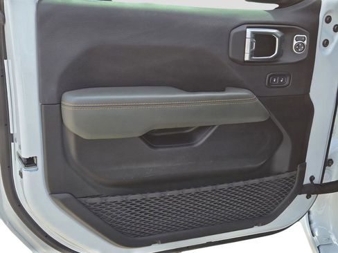 Used 2024 Jeep Gladiator Mojave image 15