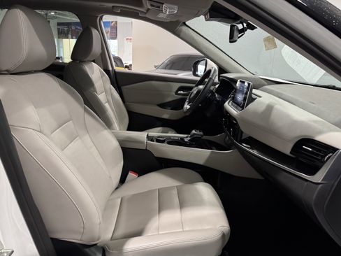 Used 2023 Nissan Rogue SL image 39