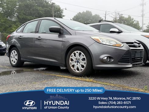Used 2012 Ford Focus SE FWD image 1