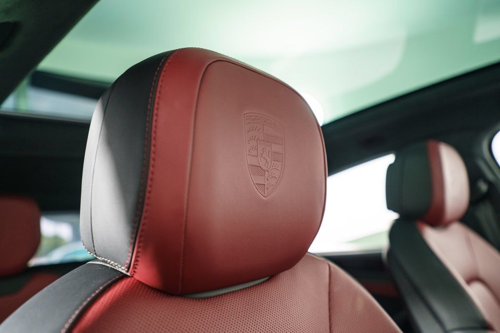Certified 2026 Porsche Cayenne GTS AWD/4WD image 21