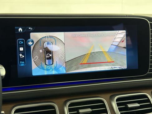 New 2026 Mercedes-Benz GLS 580 4MATIC image 25