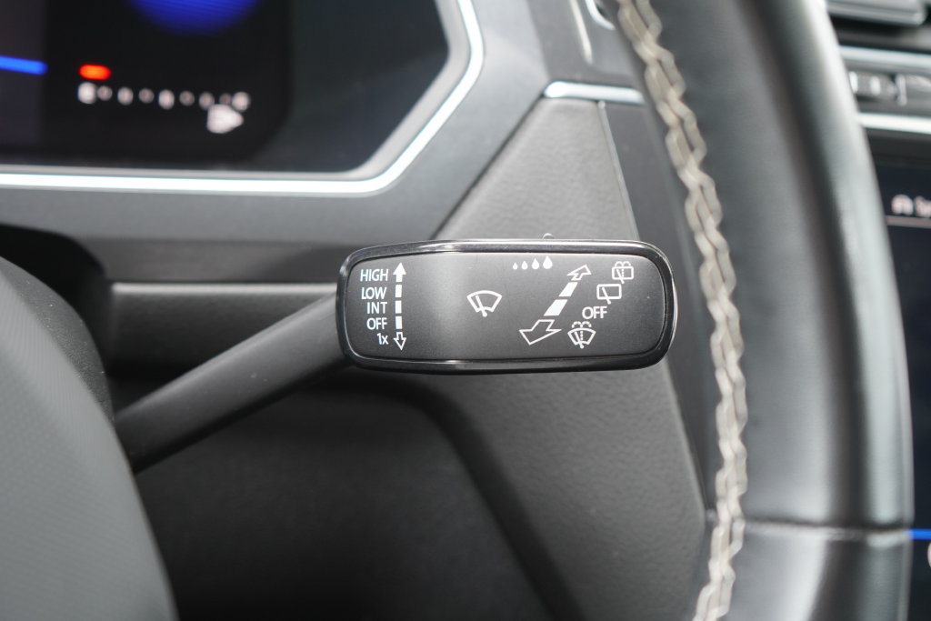 Used 2022 Volkswagen Tiguan SE AWD/4WD image 18
