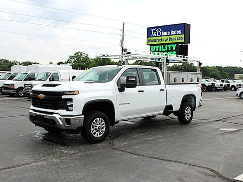 Used 2025 Chevrolet Silverado 2500 W/T w/ WT/CX Safety Package AWD/4WD image 2