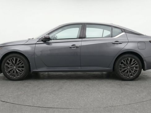 Used 2025 Nissan Altima 2.5 SV FWD image 5