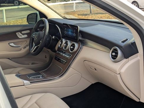 Used 2022 Mercedes-Benz GLC 300 4MATIC image 21