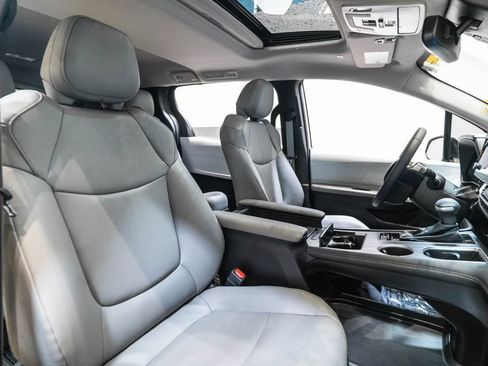 Certified 2025 Toyota Sienna XLE w/ XLE Plus Package FWD image 15