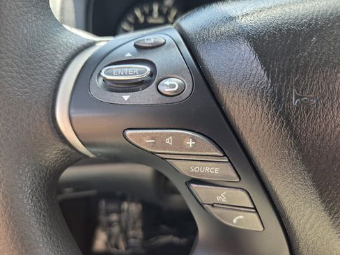 Used 2020 Nissan Pathfinder S FWD image 28