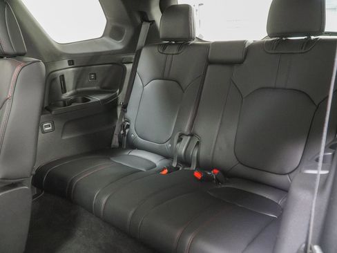 Used 2025 Honda Pilot Black Edition image 47