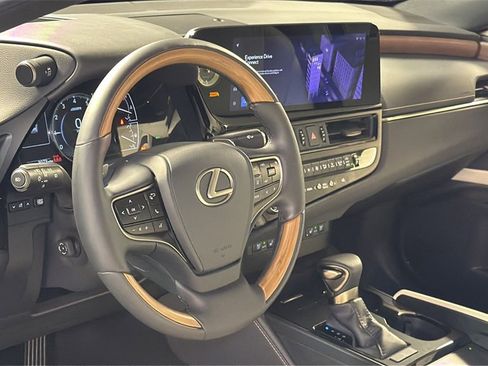 Certified 2025 Lexus ES 350 Ultra Luxury w/ Accessory Package (Z2) image 27