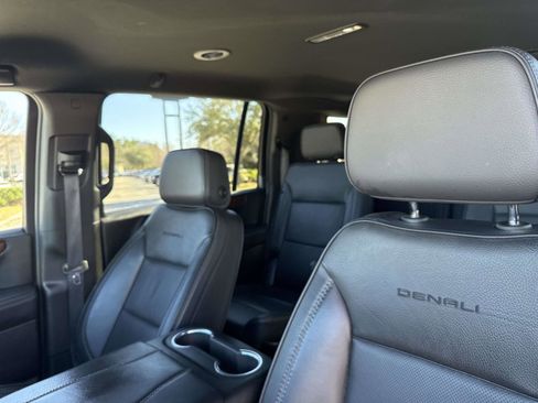Used 2025 GMC Yukon XL Denali image 22