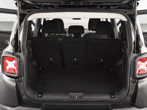 Certified 2023 Jeep Renegade Latitude image 14