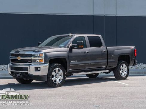 Used 2015 Chevrolet Silverado 2500 LT w/ LT Convenience Package AWD/4WD image 2
