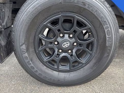 Used 2021 Toyota Tacoma SR5 image 9