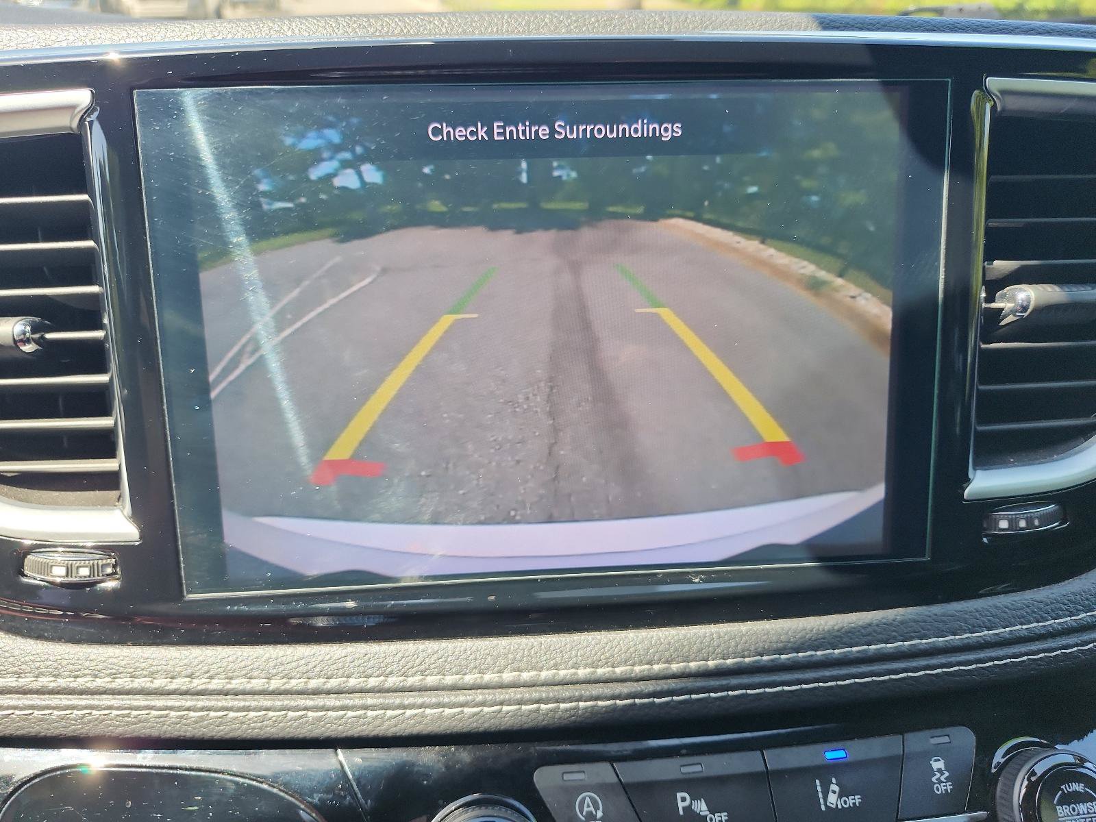 Used 2025 Chrysler Pacifica Limited FWD image 17