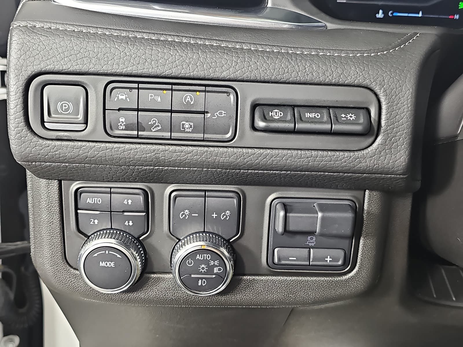 Used 2022 GMC Yukon XL Denali w/ Max Trailering Package AWD/4WD image 11