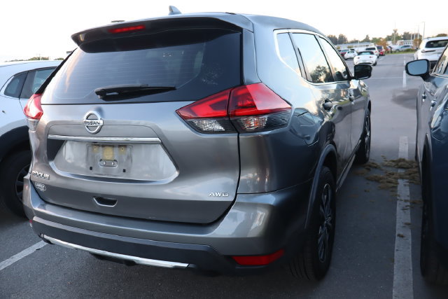 Used 2018 Nissan Rogue S AWD/4WD image 2
