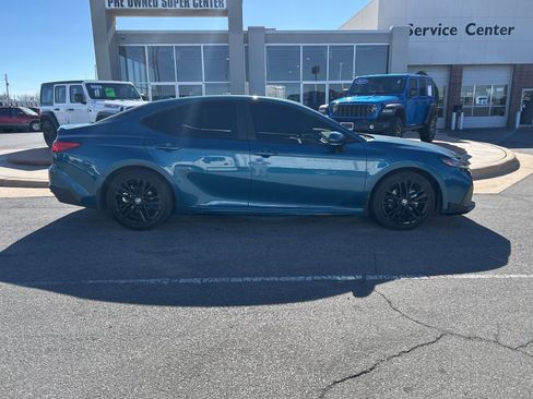 Used 2025 Toyota Camry SE w/ Convenience Package image 4