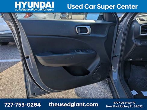 Used 2023 Hyundai Venue SE image 9