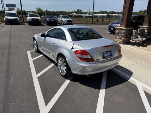 Used 2005 Mercedes-Benz SLK 350 image 4