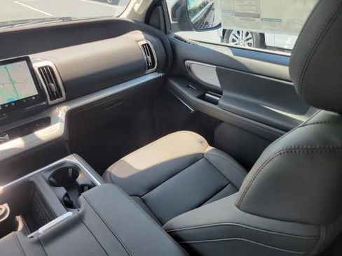 New 2025 Ford Expedition Active image 18