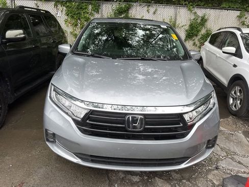 Used 2023 Honda Odyssey EX-L image 2