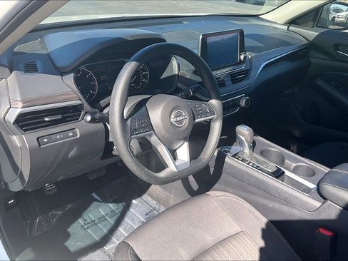 Used 2025 Nissan Altima 2.5 SV image 19