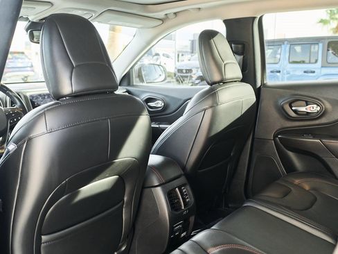 Used 2019 Jeep Cherokee Trailhawk image 22