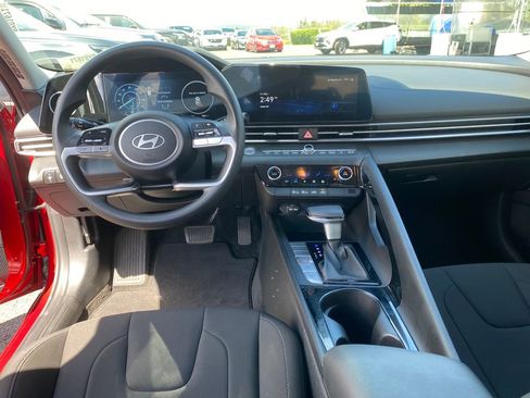 Certified 2024 Hyundai Elantra Blue FWD image 12