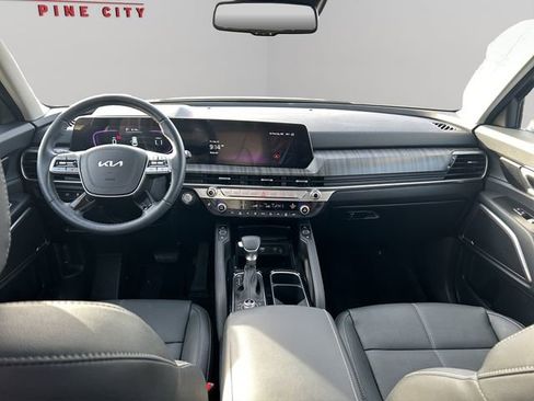 Used 2025 Kia Telluride EX w/ EX Captain's Chair Package image 16