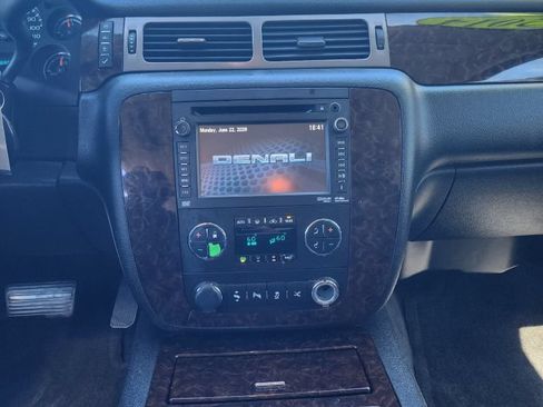 Used 2014 GMC Yukon Denali AWD/4WD image 15
