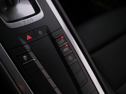 Used 2024 Porsche 718 Cayman image 25