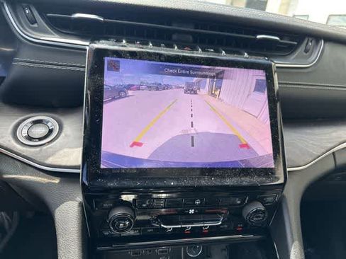 Used 2022 Jeep Grand Cherokee Limited AWD/4WD image 12
