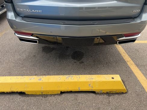 Used 2024 Cadillac Escalade ESV Premium Luxury image 13