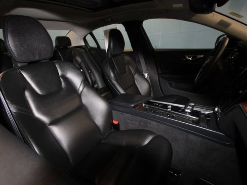 Used 2024 Volvo S60 B5 Plus AWD/4WD image 20